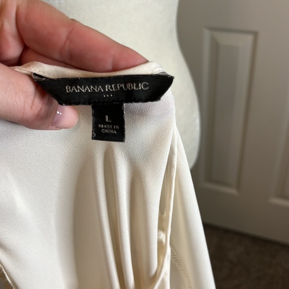 Banana Republic Cream Blouse - Picture 7 of 9